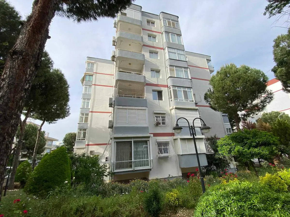 BALÇOVA SITE KONFORUNDA 3+1 OTOPARKLI ARAKAT SATILIK DAIRE
