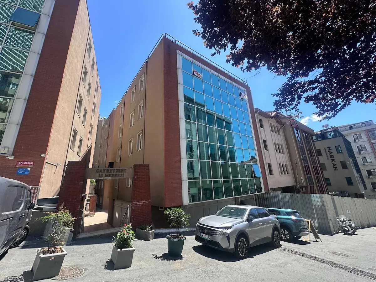 MECİDİYEKÖY’DE MERKEZİ KONUMDA, OTOPARKLI, 160 M2 SATILIK OFİS
