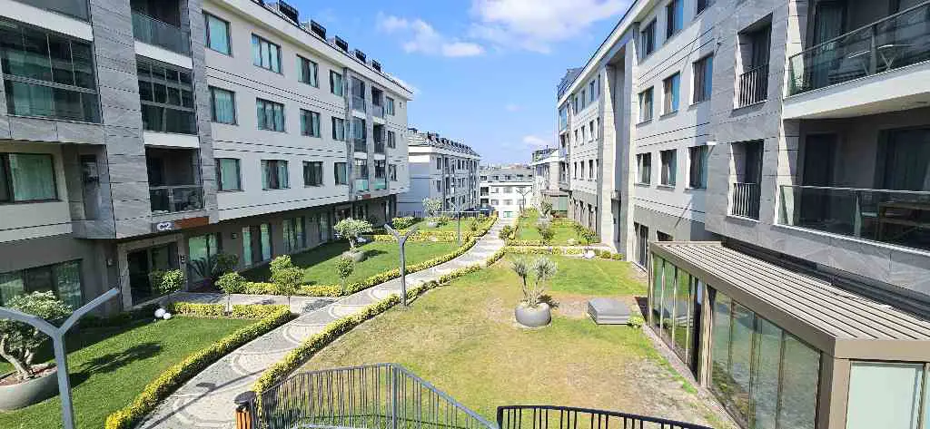 BEYLİKDÜZÜ’NDE SİTE İÇİNDE EŞYALI 3+1 KİRALIK DAİRE