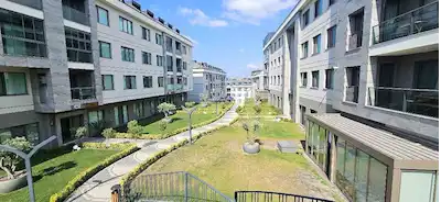 BEYLİKDÜZÜ’NDE SİTE İÇİNDE EŞYALI 3+1 KİRALIK DAİRE