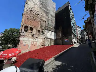SATILIK ARSA 92 M² HASEKİ CADDESİNDE YATIRIM FIRSATI