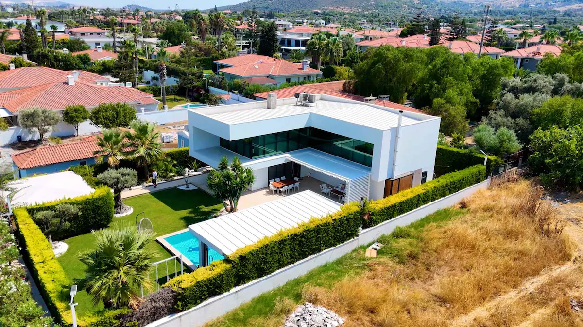 ÇEŞME MAMURBABA'DA 4,5+1 LÜKS VİLLA