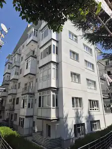 ÖVEÇLER’DE MERKEZİ ŞEHİR MANZARALI ÜST KAT 3+1 | 110 M² BRÜT | BALKONLU KİRALIK DAİRE