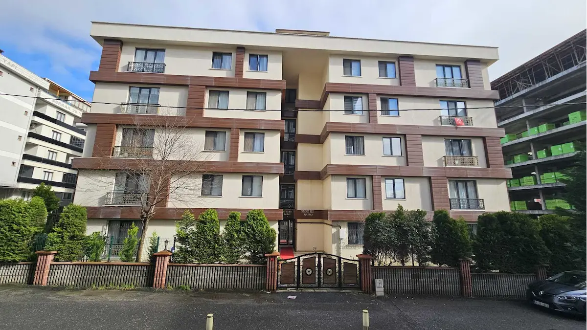 ÇEKMEKÖY ALEMDAĞ 'DA KİRALIK DAİRE 113 M2 2+1 SİTE KONSEPTLİ GIRIŞ KAT