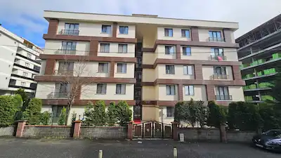 ÇEKMEKÖY ALEMDAĞ 'DA KİRALIK DAİRE 113 M2 2+1 SİTE KONSEPTLİ GIRIŞ KAT