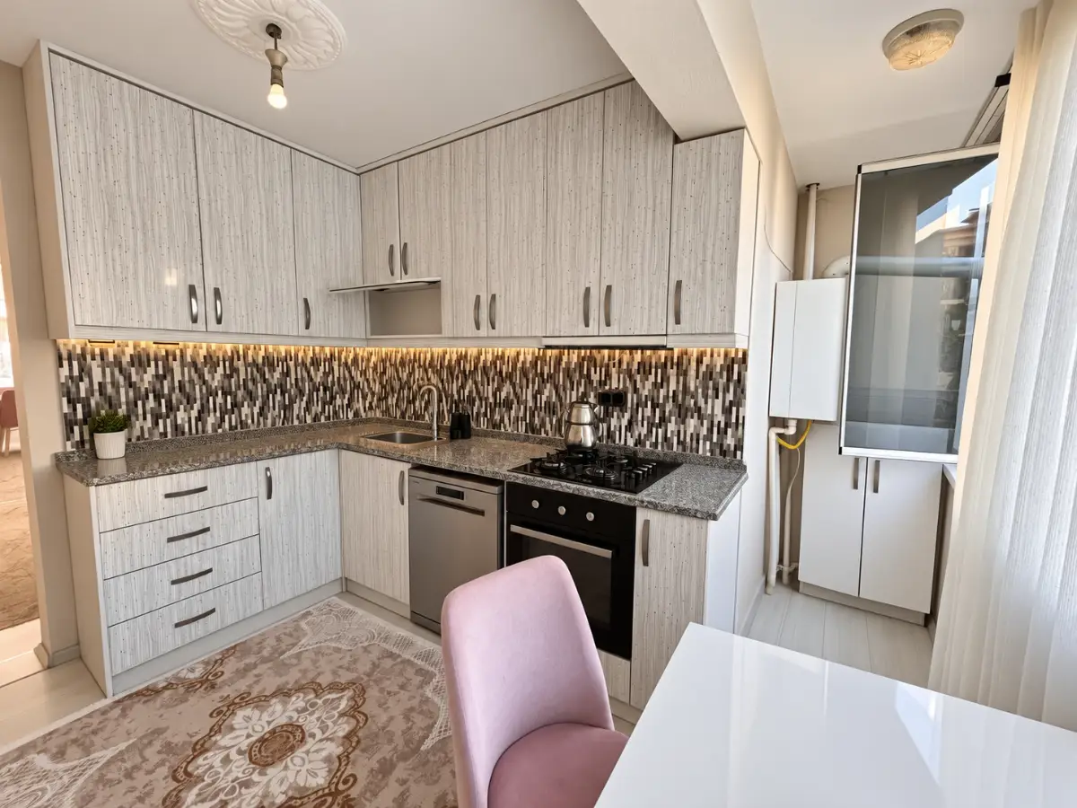 REMAX MODEL DEN KARAMAN MAHALLESINDE 264M² KOMPLE SATILIK BINA