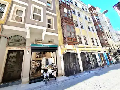 GALATA SERDAR-I EKREM SOKAKTA  METROYA YAKIN  FULL EŞYALI KIRALIK 1+1 DAIRE