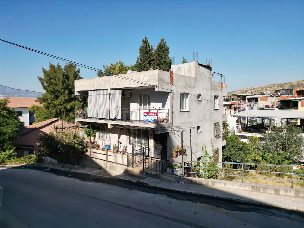 BORNOVA ZAFER MAHALLESİ 291,90 M² ARSA ÜZERİNDE 3 KATLI SATILIK