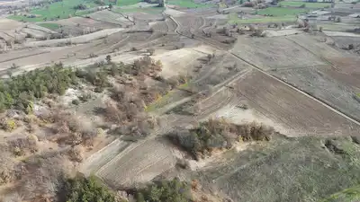 BILECIK YENIPAZAR'DA RESMI YOLA CEPHELI 6.607 M² SATILIK TARLA