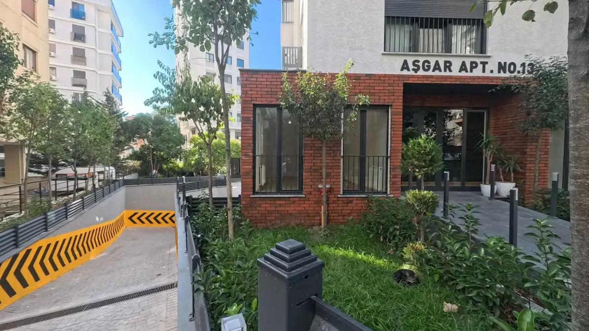 FENERYOLU’NDA SIFIR, AYDINLIK 1+1 YÜKSEK GİRİŞ DAİRE
