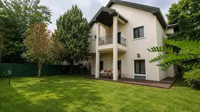 ANGORA EVLERİ DENİZ SOKAKTA 672 M² ARSA İÇERİSİNDE SATILIK VİLLA