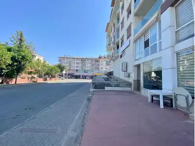 PAZARYERİNE KARŞI | İŞLEK KONUMDA 120 M² KİRALIK DÜKKÂN