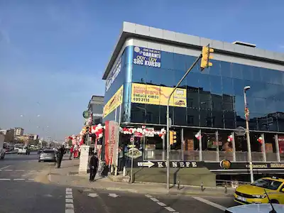 ATAŞEHİR’DE 2 CADDE CEPHELİ 800M2 , 3 KATLI KİRALIK İSKANLI DEPOLU DÜKKAN