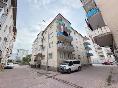 SAKARYA MAH. İÇI KOMPLE YAPILI 3+1 SATILIK DAIRE GENIŞ BALKONLU