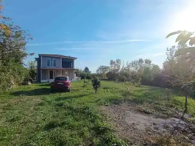 SAKARYA HENDEK HICRIYE KÖYÜNDE 1108 M2 IÇERISINDE EVI MEVCUTTUR.