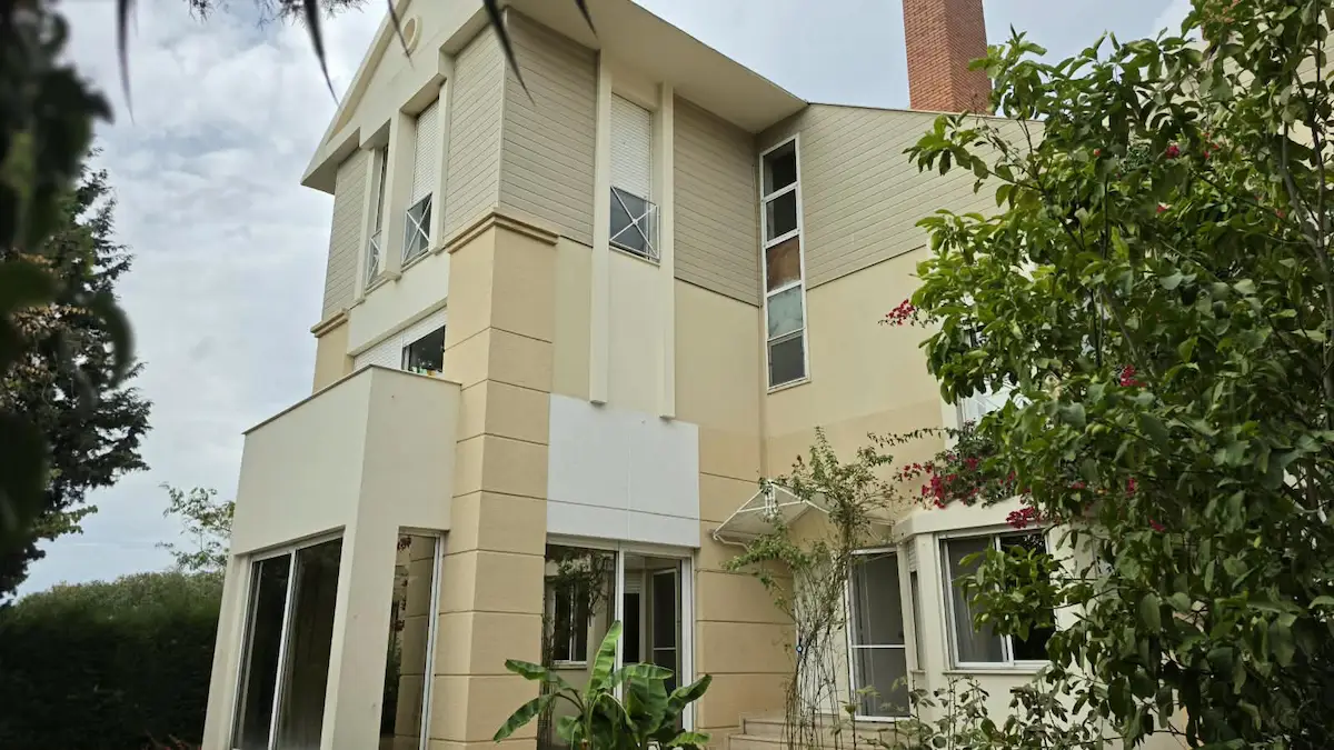 BORNOVA,ORTAKKÖY SİTE SINDE,6+1, TRİPLEKS,LÜKS KİRALIK VİLLA -HAVUZ, KAPALI OTOPARK
