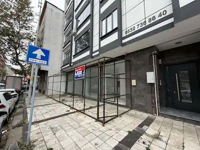 ORDU CADDESİ ÜZERİNDE KİRALIK DEPOLU SIFIR DÜKKAN | SUNDURMALI GENİŞ CEPHE