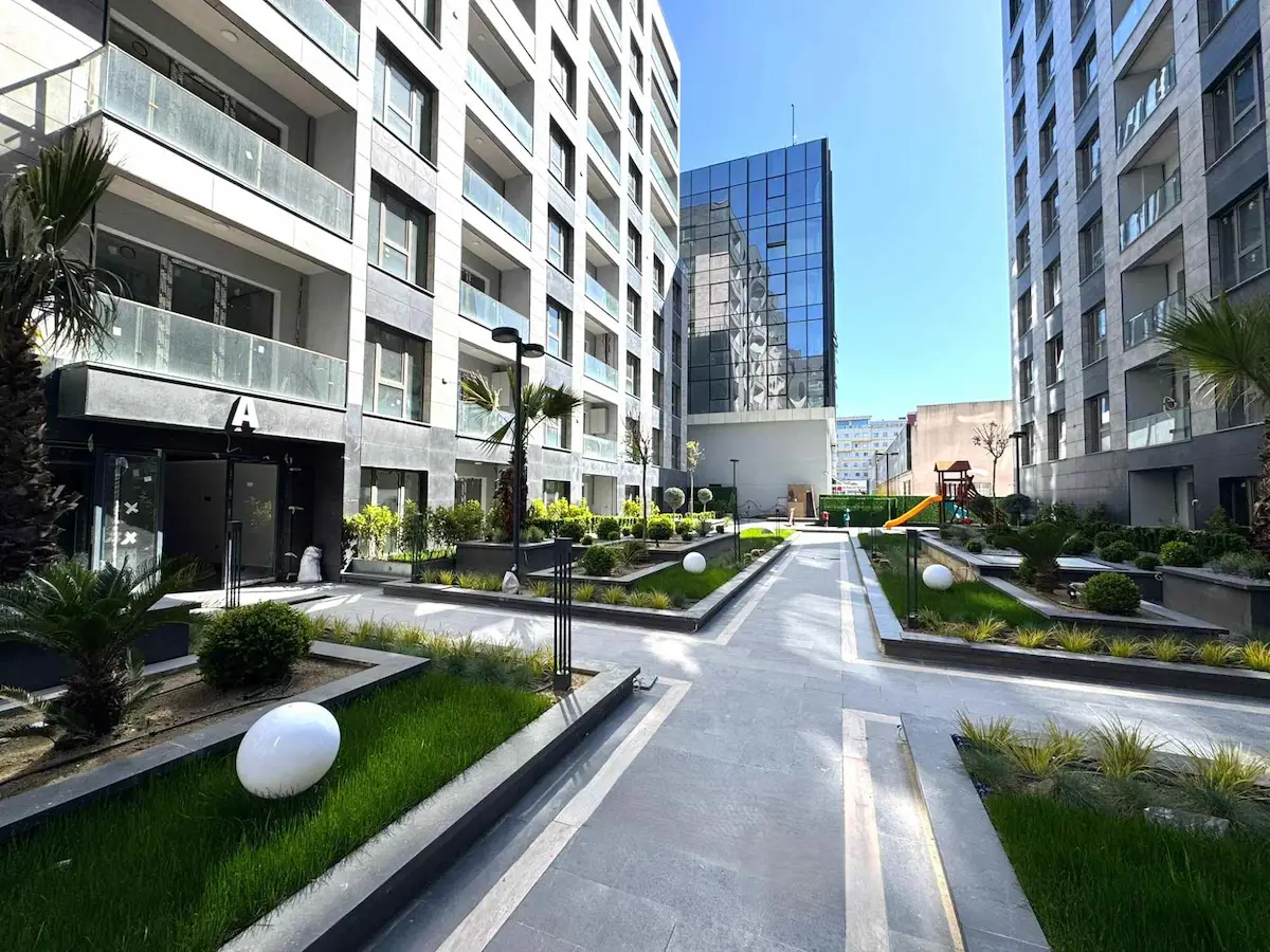 KİRALIK EMPIRE BEYLİKDUZÜ 1+1 PEYZAJ CEPHELİ ÖNÜ AÇIK FERAHDAİRE 2