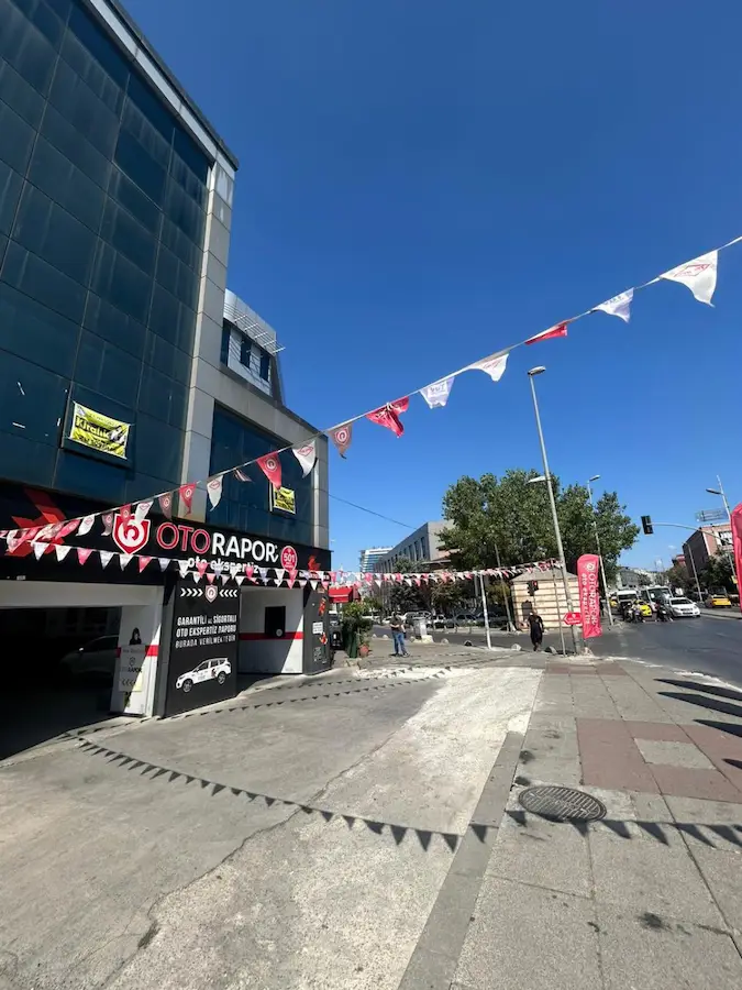 EYÜPSULTAN TOPÇULAR'DA ALTINDAĞ İŞ MERKEZİNDE ANA CADDE ÜZERİ 573 M² KİRALIK ATÖLYE
