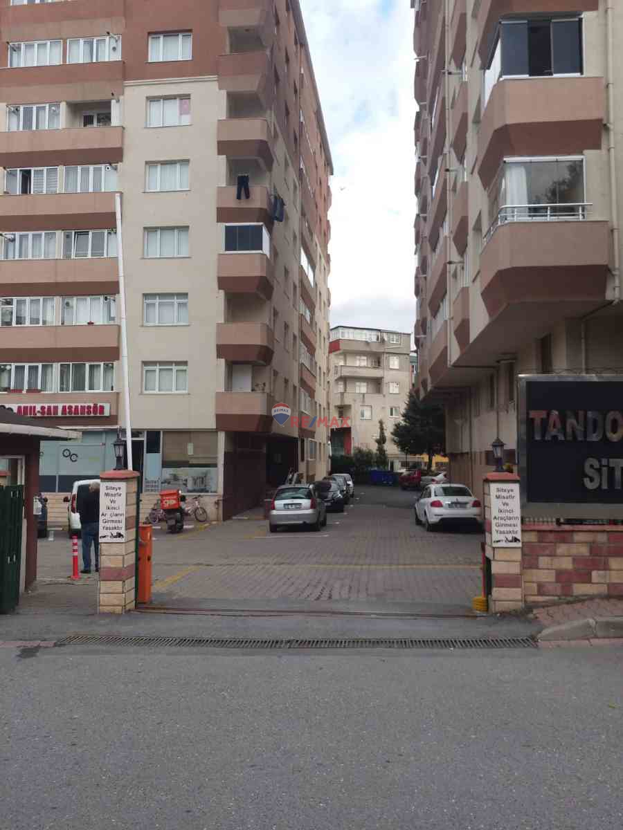 TAVUKÇU YOLU CADDESINDE DURAK ÖNÜ 3+1 SITE İÇI ARAKAT