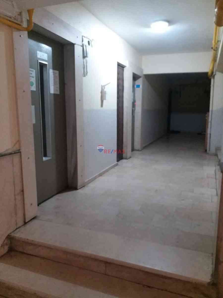 TAVUKÇU YOLU CADDESINDE DURAK ÖNÜ 3+1 SITE İÇI ARAKAT