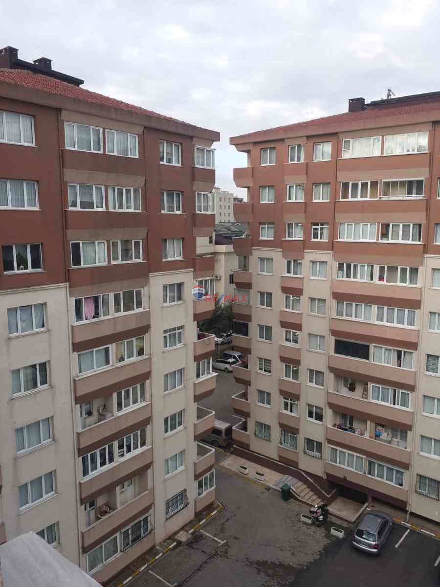 TAVUKÇU YOLU CADDESINDE DURAK ÖNÜ 3+1 SITE İÇI ARAKAT