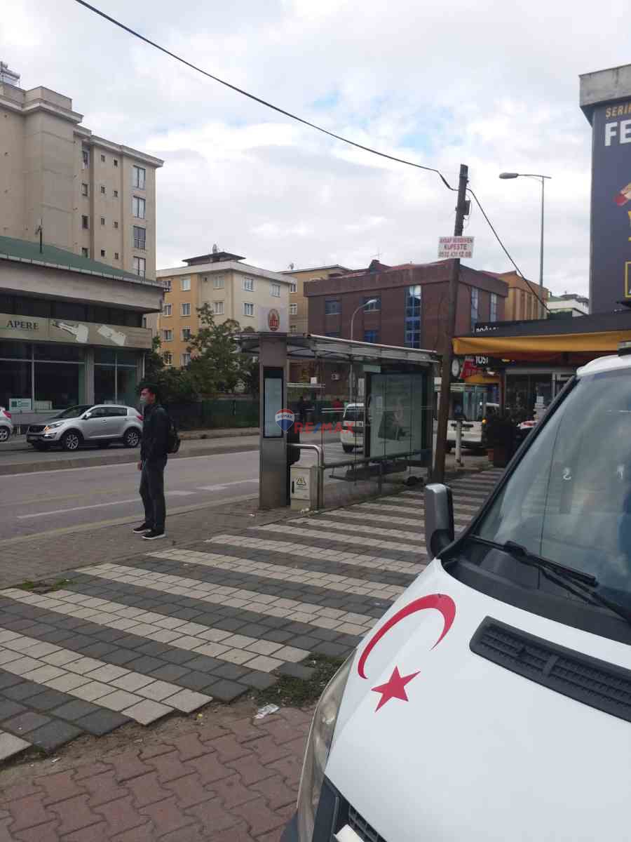 TAVUKÇU YOLU CADDESINDE DURAK ÖNÜ 3+1 SITE İÇI ARAKAT