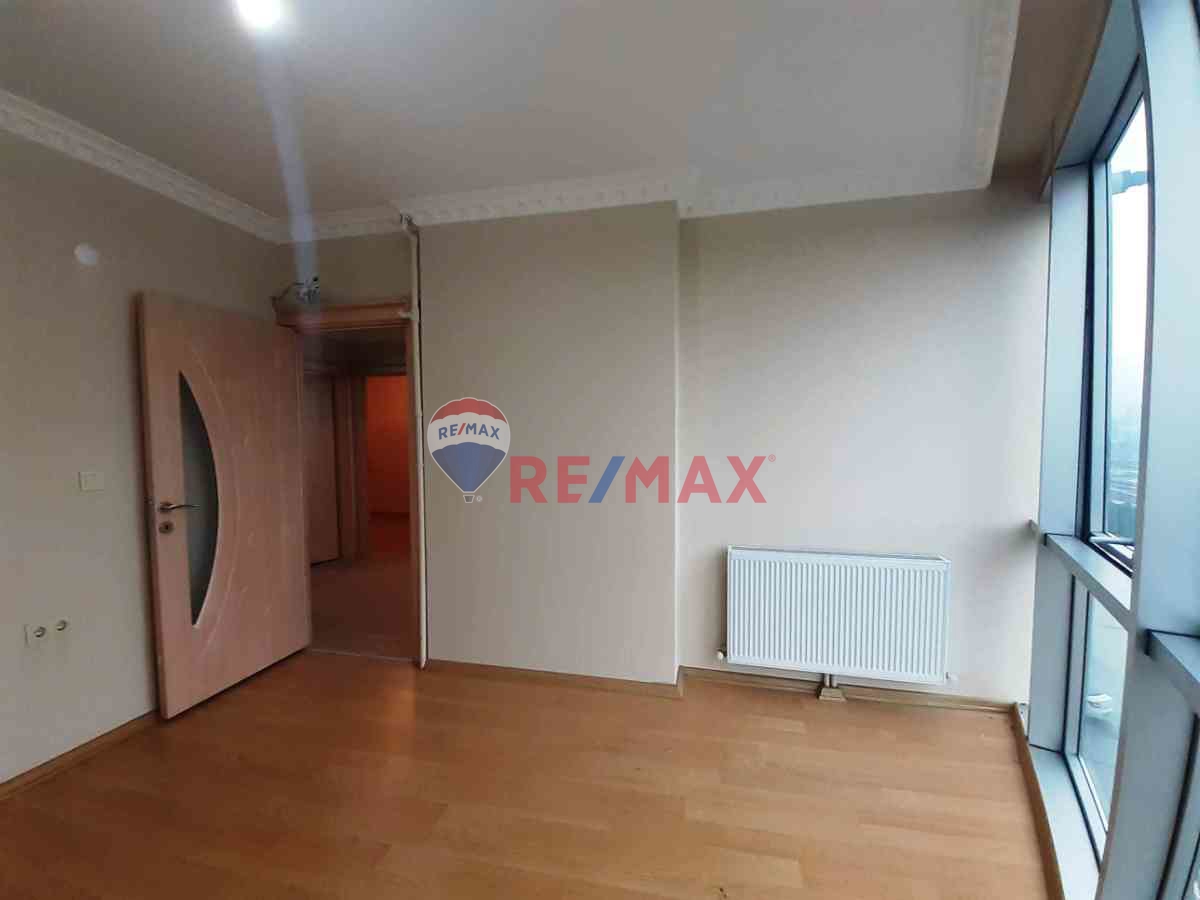 YAKUPLU AMBARLI LİMANA YAKIN KİRALIK 2+1 GENİŞ OFİS