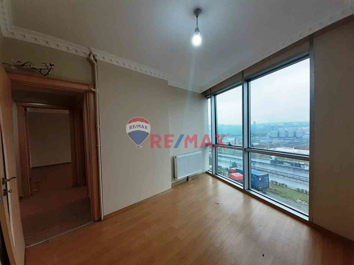 YAKUPLU AMBARLI LİMANA YAKIN KİRALIK 2+1 GENİŞ OFİS