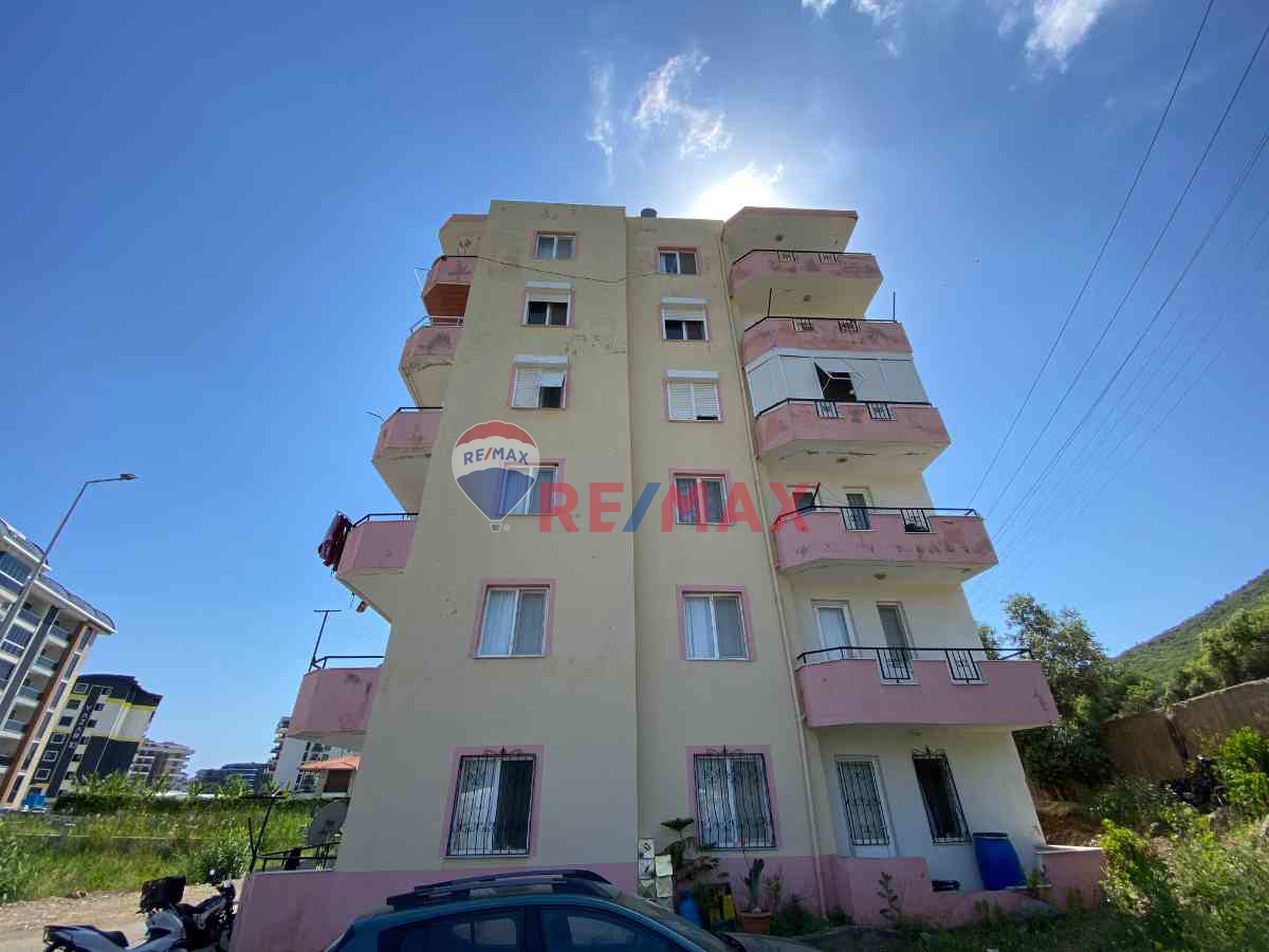 PAZARCI MAHALLESINDE GENIŞ FERAH 3+1 DAIRE