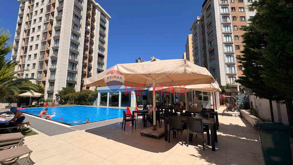 ATAŞEHİR BOŞ GÜZEL BÜYÜK BAHÇE KATI DUBLEKS FIRSAT DAİRE