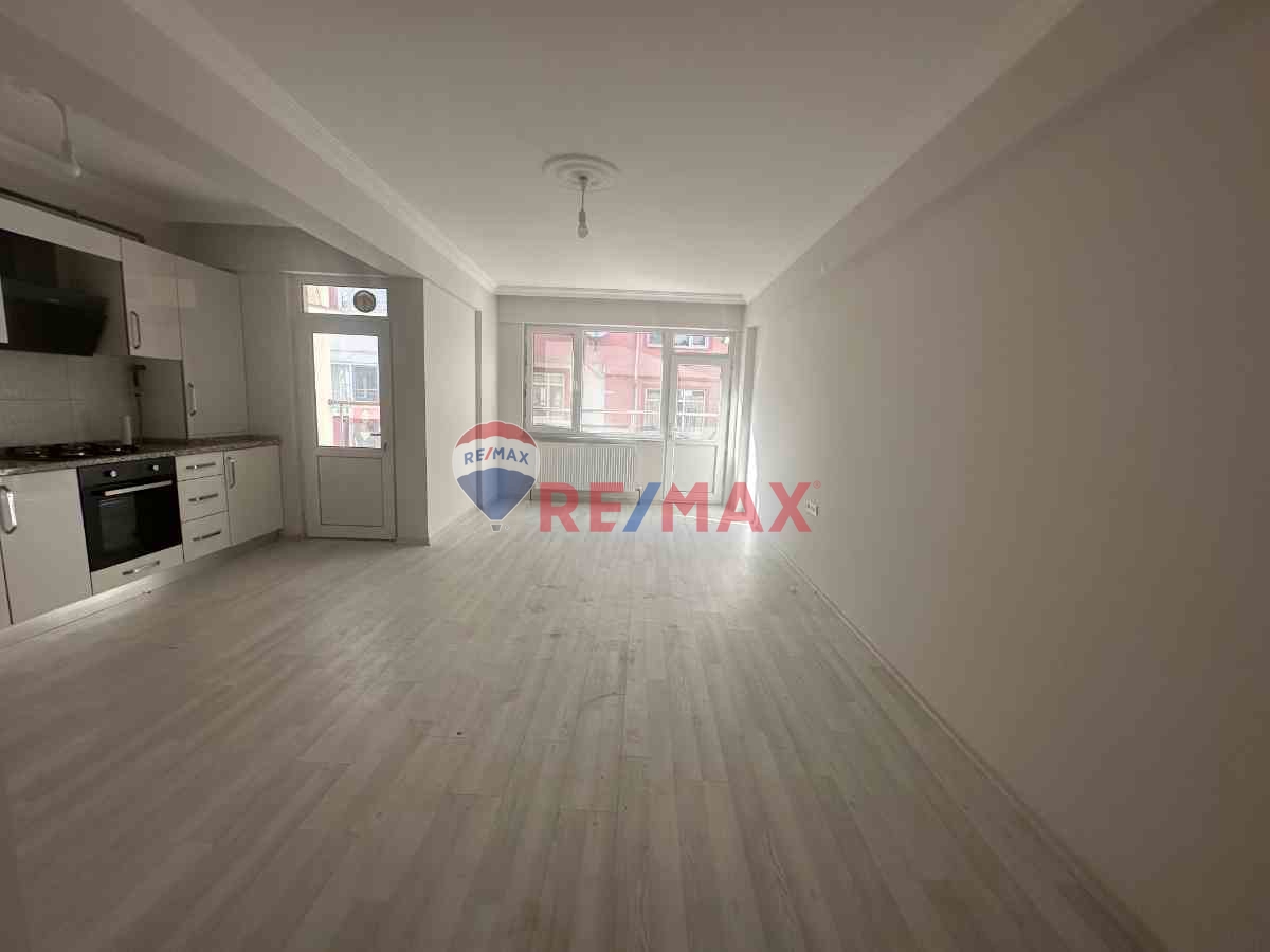 EDIRNE MERKEZ MEYDAN MAHALLESI’NDE BALKONLU GENIŞ 3+1 SATILIK DAIRE!