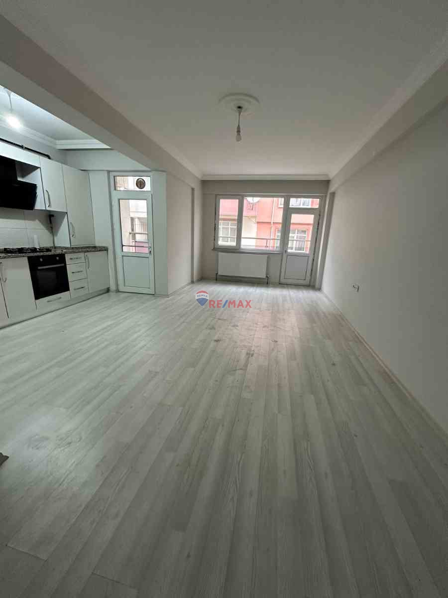 EDIRNE MERKEZ MEYDAN MAHALLESI’NDE BALKONLU GENIŞ 3+1 SATILIK DAIRE!