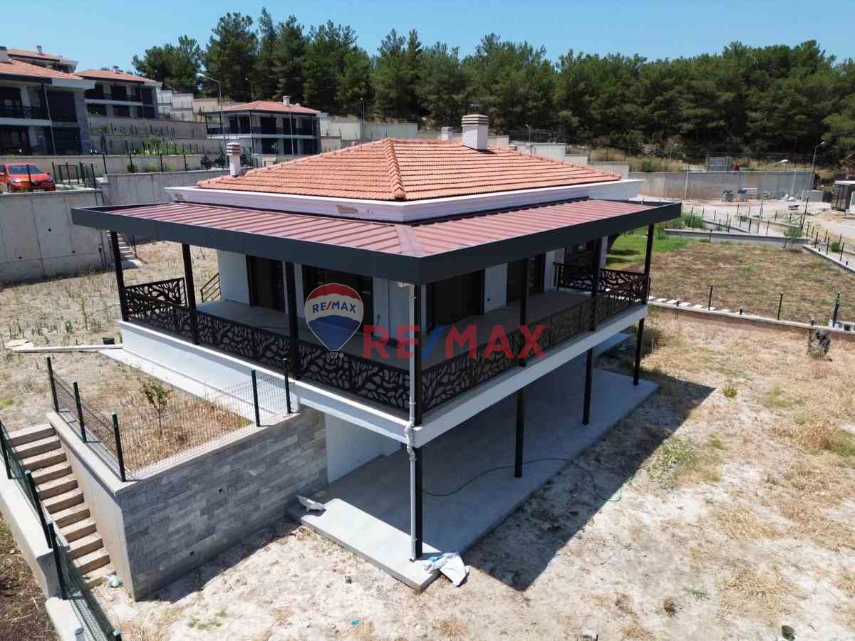 URLA KALABAKTA SİTE İÇINDE DENIZ MANZARALI KİRALIK SIFIR VILLA