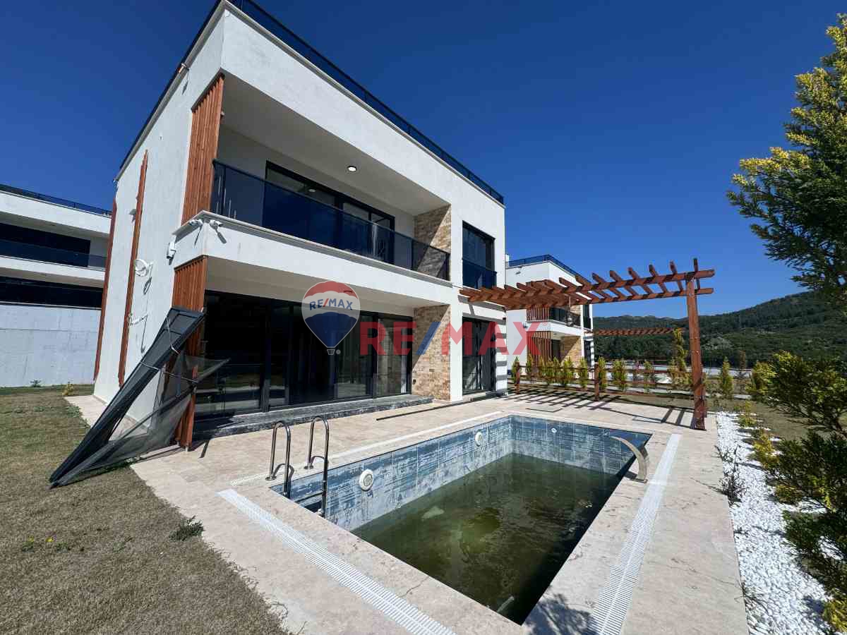 REMAX ERDAL TURAN'DAN DALAMAN'DA VİLLA BÖLGESİNDE HAVUZLU VİLLA