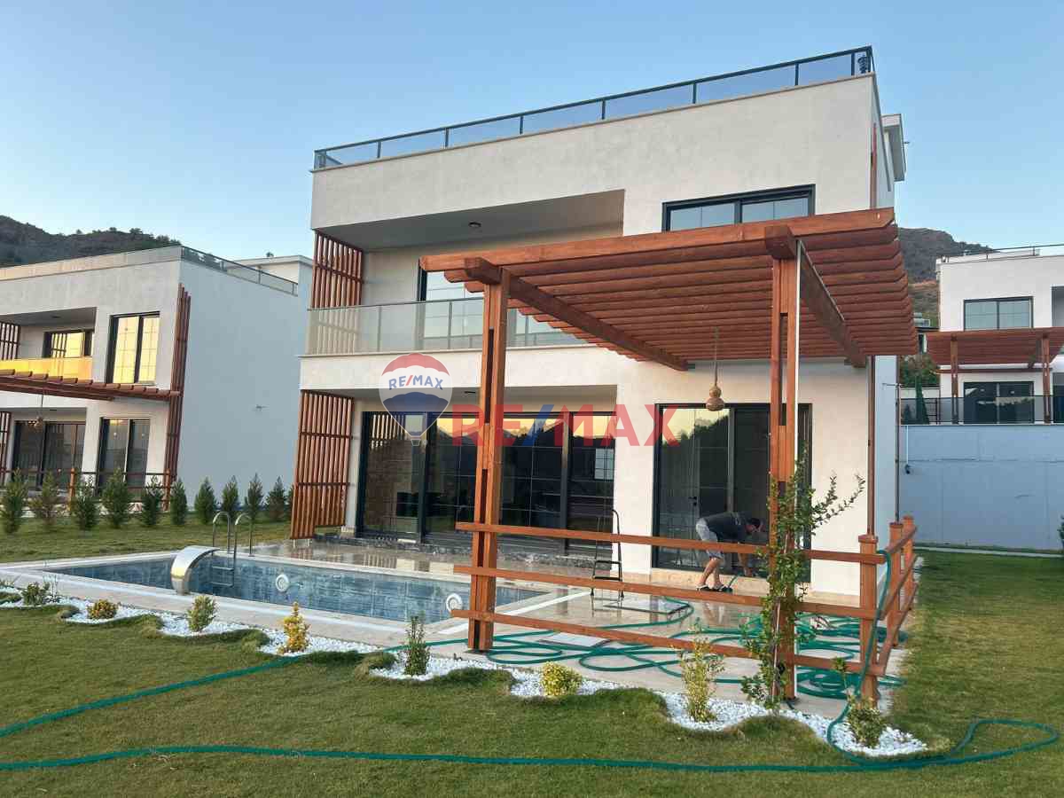 REMAX ERDAL TURAN'DAN DALAMAN'DA VİLLA BÖLGESİNDE HAVUZLU VİLLA