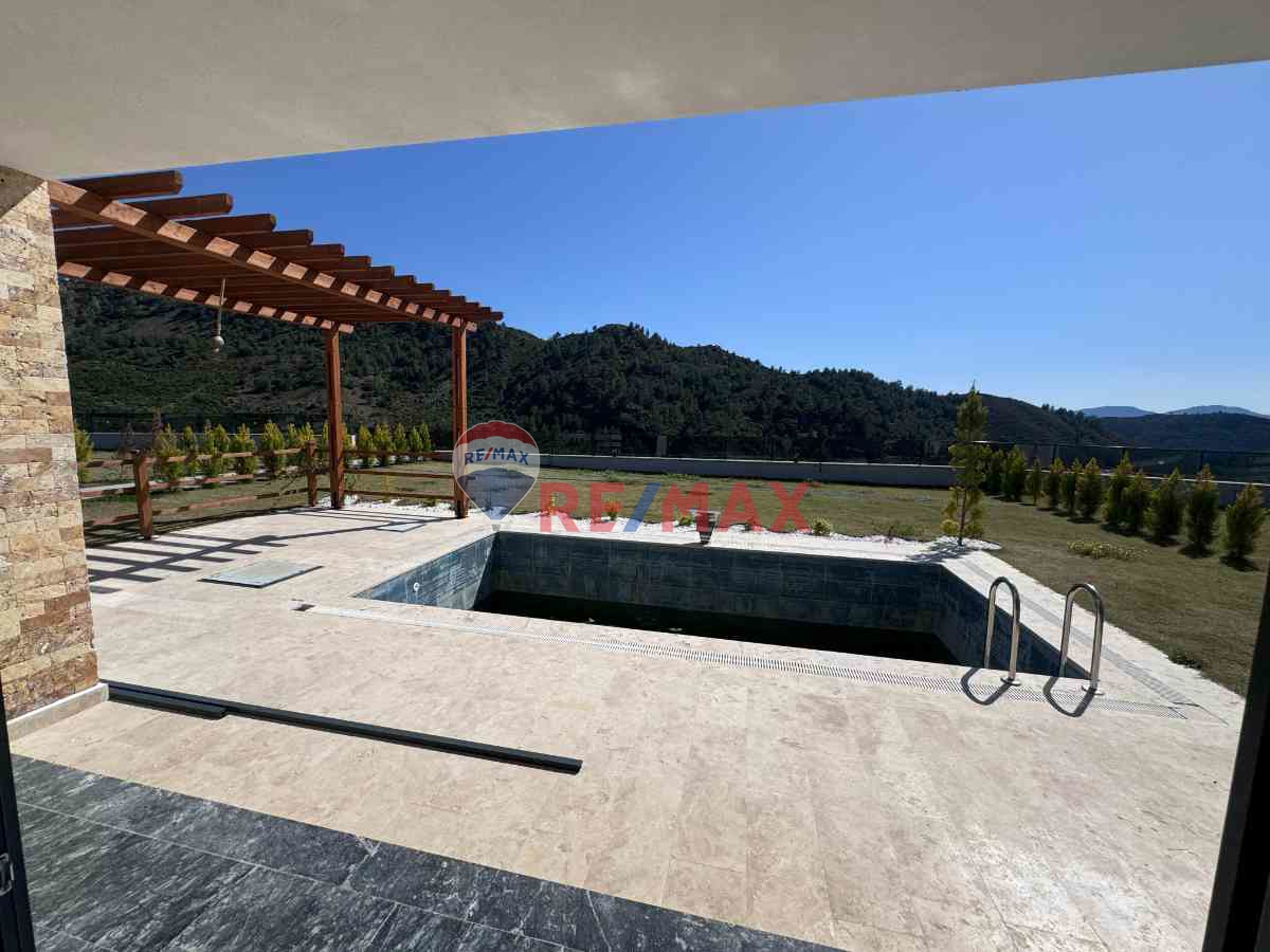 REMAX ERDAL TURAN'DAN DALAMAN'DA VİLLA BÖLGESİNDE HAVUZLU VİLLA