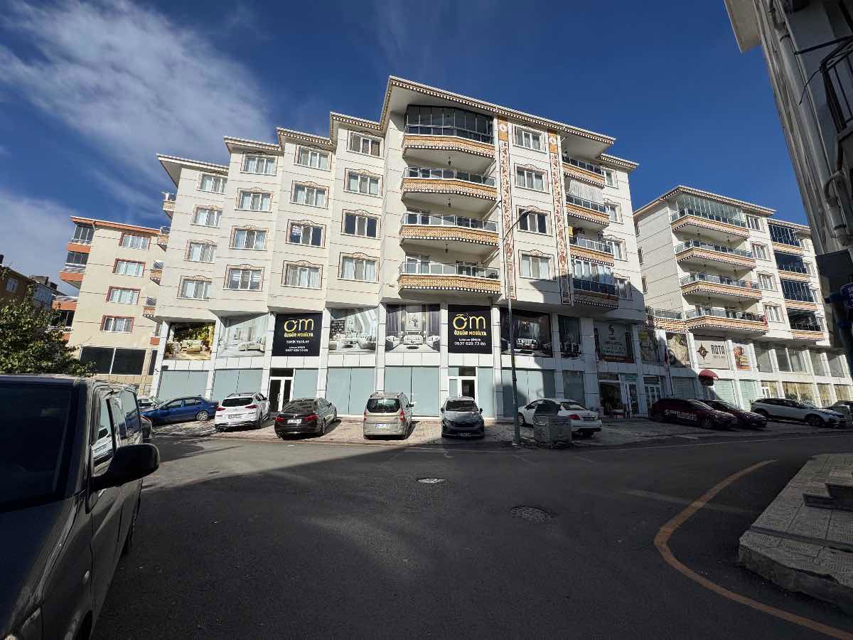 CUMHURİYET MAHALLESİ CENGİZ TOPEL CADDESİN DE 3+1 LÜKS ARAKAT DAİRE