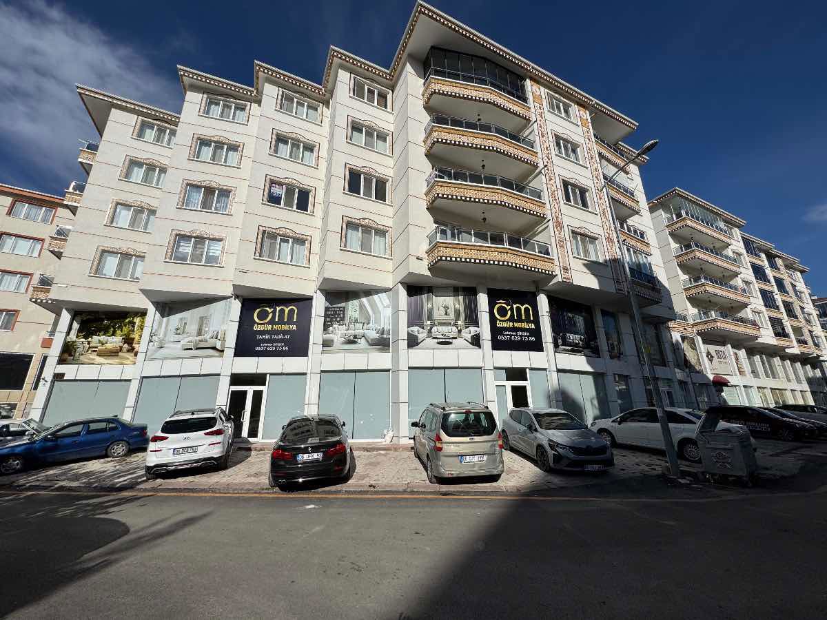 CUMHURİYET MAHALLESİ CENGİZ TOPEL CADDESİN DE 3+1 LÜKS ARAKAT DAİRE