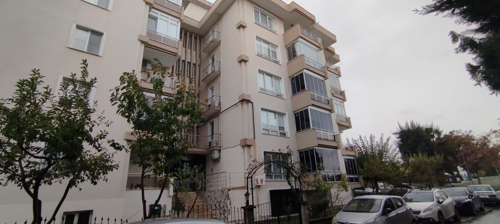 ALİAĞA MERKEZDE ARA KAT 3+1 SATILIK DAIRE