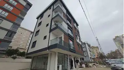 ŞERİFALİ AZİZ BULVARI ÜZERİNDE DEPOLU ÖN KULLANIMLI SATILIK DUKKAN