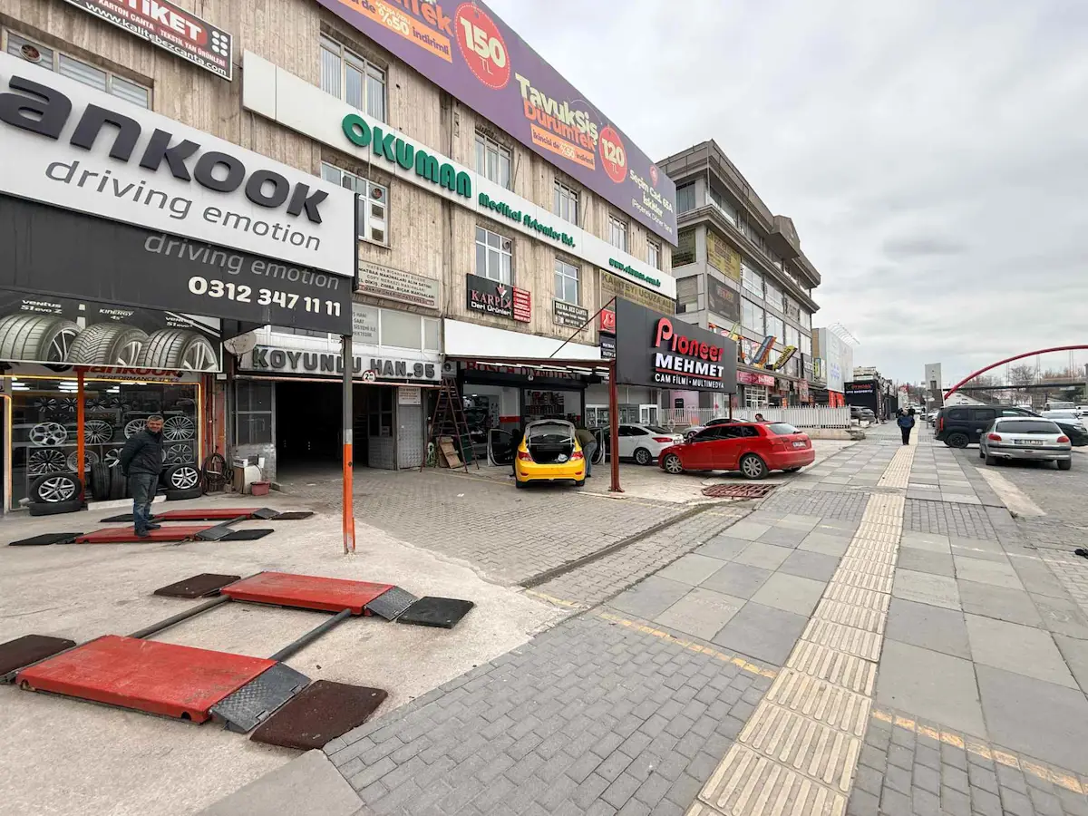 KAZIMKARABEKİR CAD. KOYUNLU İŞ MERKEZİNDE SATILIK 100 M2 DÜKKAN