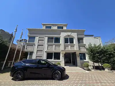 ATAŞEHİRDE KİRALIK MÜSTAKİL VİLLA 15-20 ARAÇLIK OTOPARK