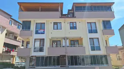 KÖRFEZ HACIOSMAN MAH.MERKEZİ KONUMDA 3+1 KİRALIK DAİRE