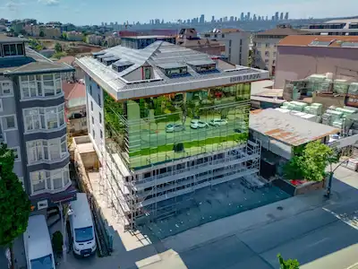 ÜSKÜDAR ÇENGELKÖY'DE MERKEZİ KONUMDA 4.500 M² KOMPLE KİRALIK PLAZA 