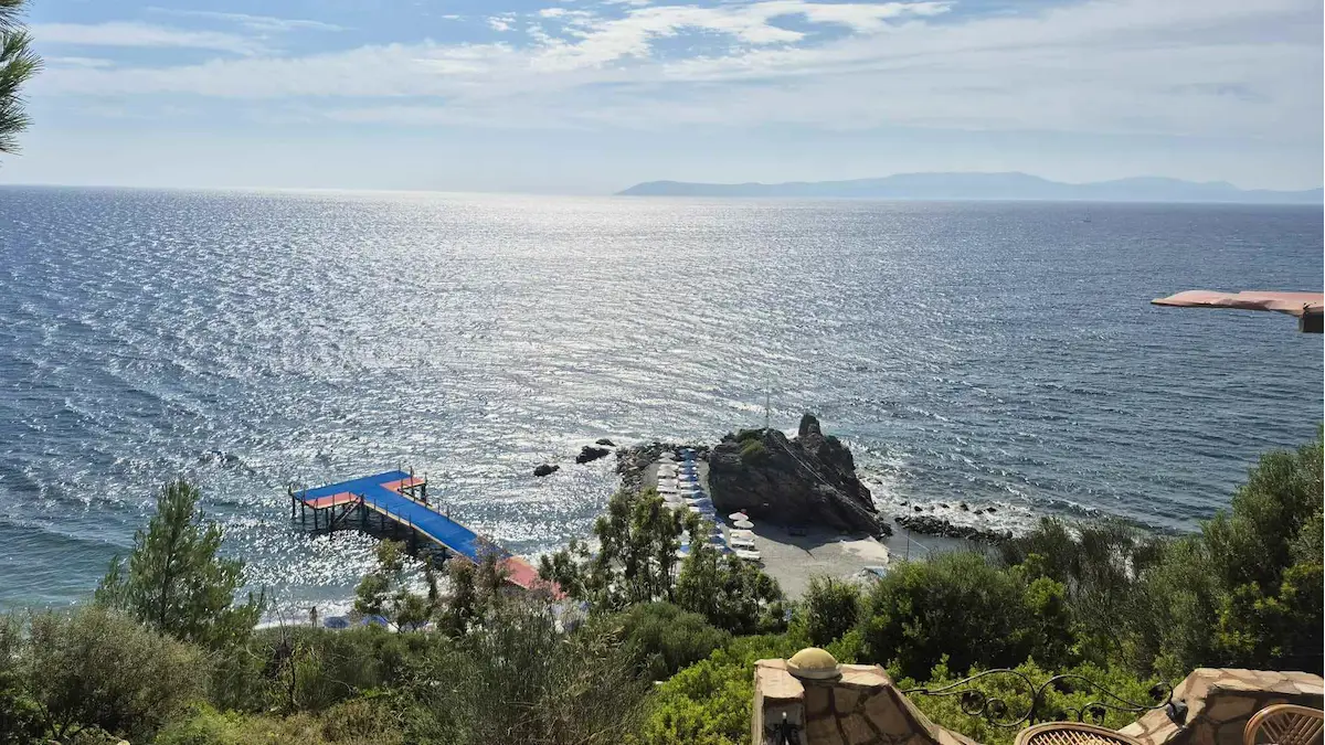 FULL EŞYALI DENIZ KENARI SITEDE SATILIK TRİPLEX VİLLA