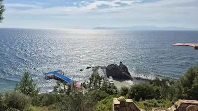 FULL EŞYALI DENIZ KENARI SITEDE SATILIK TRİPLEX VİLLA