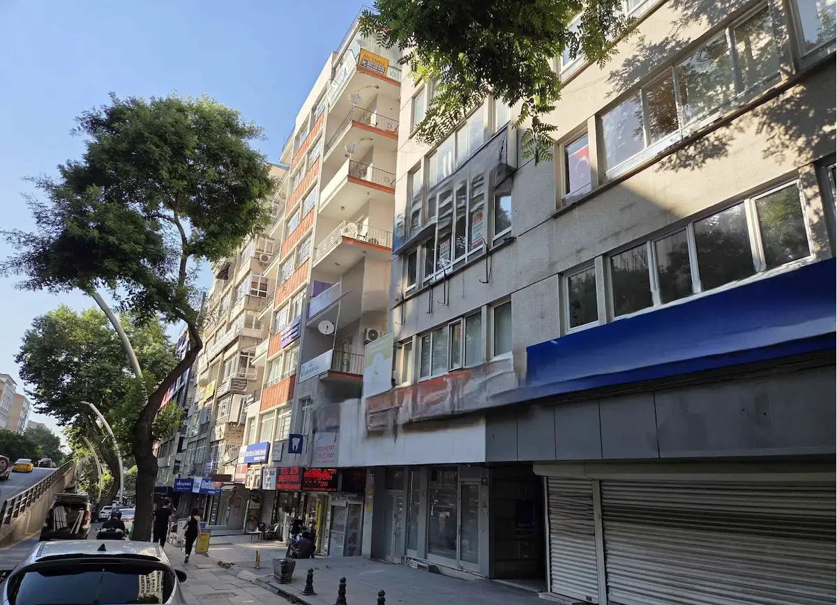 KIZILAY MİTHATPAŞA KİRALIK 130 METREKARE İŞYERİ OFİS BÜRO