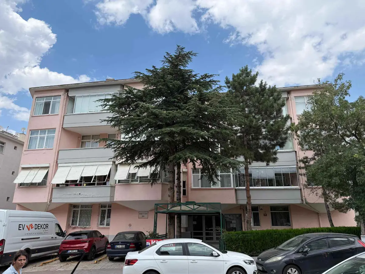 AYRANCI AZİZİYE REFİK BELENDİR SOK. HOŞDERE CAD. YAKINI 4+1 KİRALIK DAİRE