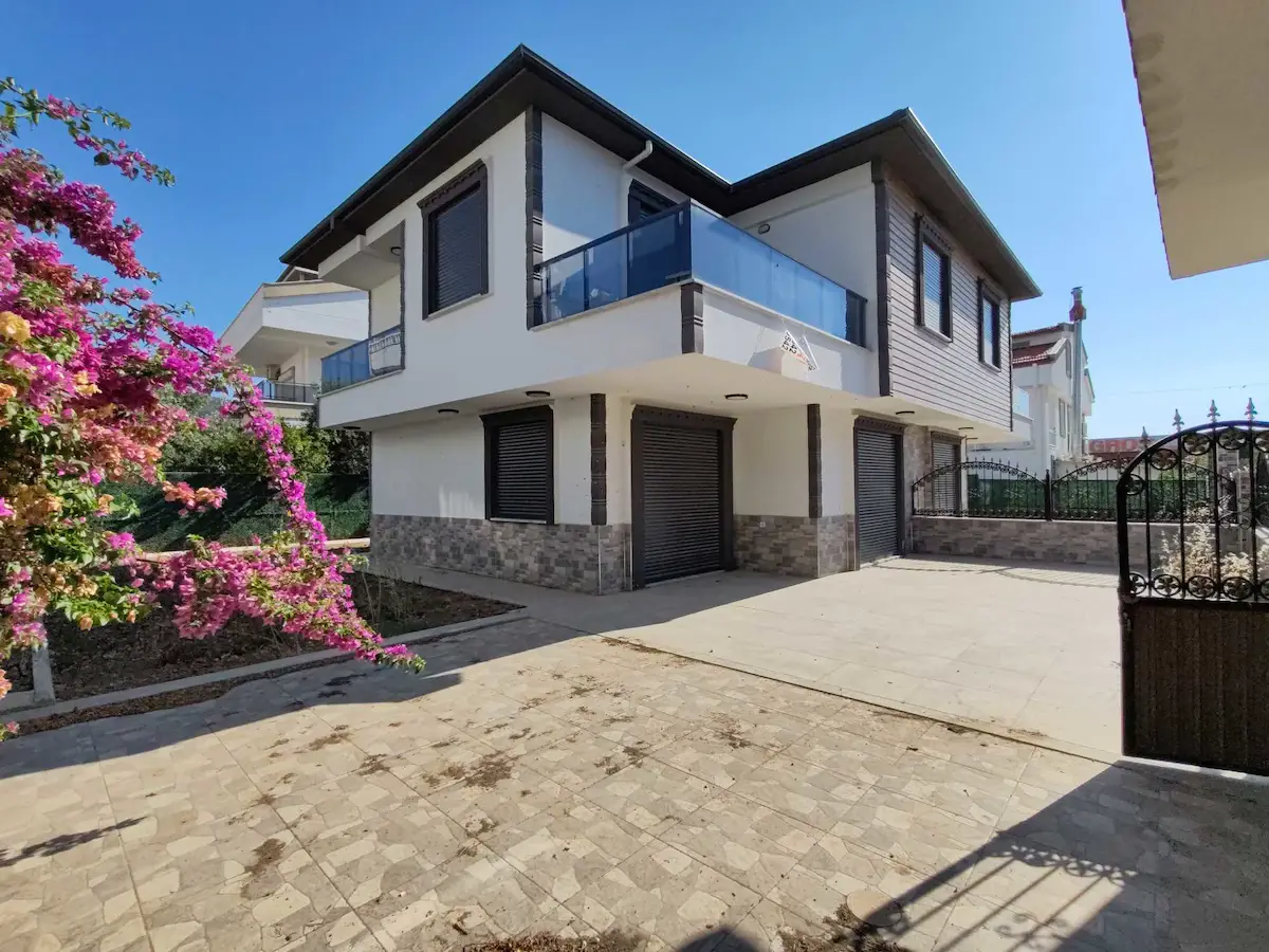 DİDİM AKBÜK’TE MERKEZDE DENİZE SADECE 150 METRE 3+1 VİLLA 